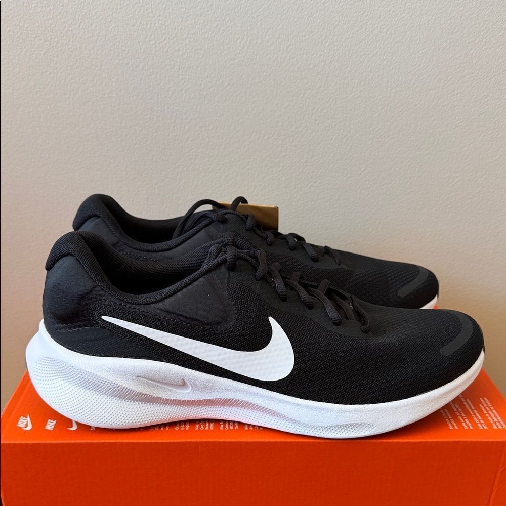 Nike Revolution 7 Black White FB2207-001 Men’s Size 11.5